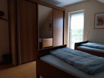 Schlafzimmer 1