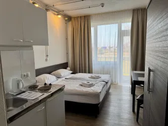 1.OG Komfort-Zimmer mit Balkon und Miniküche