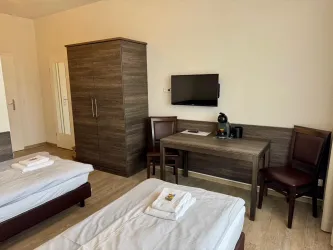 1.OG Komfort-Zimmer mit Balkon und Miniküche