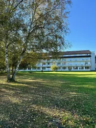 Wiese und Campingplatz hinter dem Haus