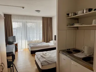 2.OG Standard-Zimmer mit Balkon und Miniküche