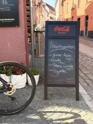 Wechselnde Eissorten (© Eismanufaktur L‘Angolo)