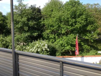Blick über den Garten (© Brigitte Messer)
