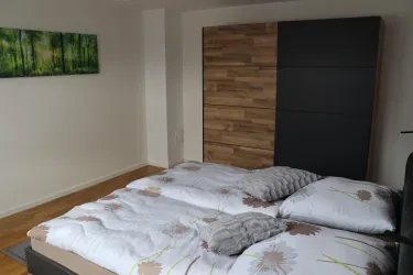 Schlafzimmer 1