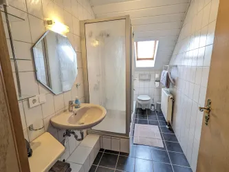 Badezimmer mit Dusche