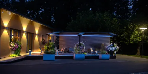Außenterrasse bei Nacht