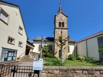 Prot. Kirche und Gemeindehaus 2