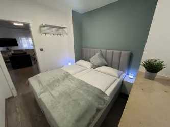 R03 - 13 - Schlafzimmer - Doppelbett
