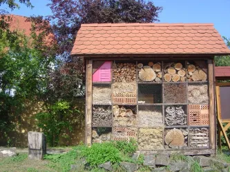 Erpolzheim - Bachlauf der Isenach Insektenhotel (© Archiv Urlaubsregion Freinsheim)