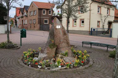 Dorfplatz Esthal (Startpunkt Esthaler Brunnenweg)