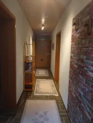 Flur mit Garderobe