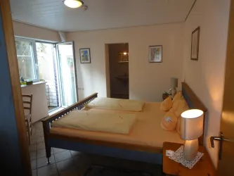 Schlafzimmer mit Terrassenausgang (© Fam.Pierot)