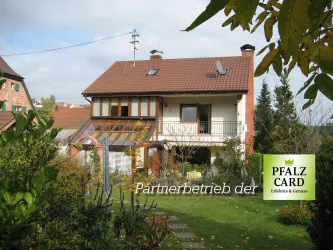 Haus_vom_Garten-m.Logo (© Fam.Pierot)