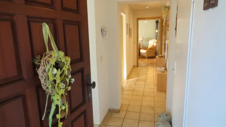 Eingang zur Wohnung mit Flur (© Eig.Foto)