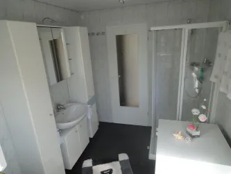 Bad mit Dusche,WC und Waschmaschine (© Eig.Foto)