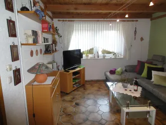 Wohnzimmer mit LED-Fernseher (© Eig.Foto)