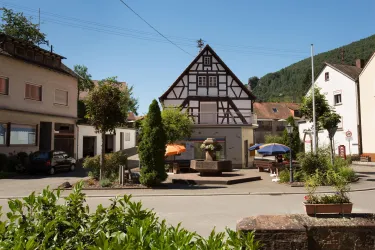 Dorfbrunnen Lug (© Stephanie Ser)