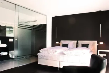 Stilvolles Schlafzimmer (© Weingut Josef Köhr)