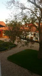 Blick in den autofreien Innenhof vom Bad