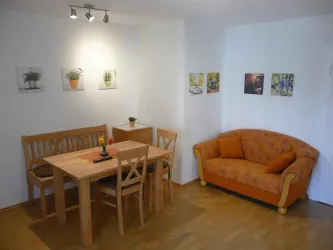 Sofa und Eßecke 1924