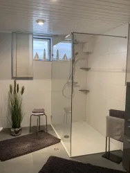 Modernes Badezimmer