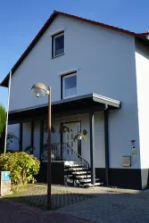 FeWo Knittel Eingangsbereich und Parkplatz