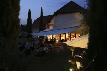 Bühler Landhaus Terrasse abendlich (© Familie Bühler)