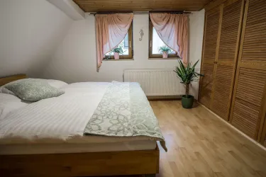 Schlafzimmer 2 (© Ferienhaus Kallstadt)