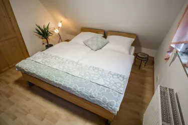 Schlafzimmer 1 (© Ferienhaus Kallstadt)