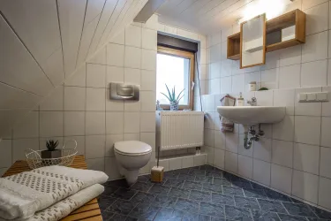 Badezimmer 1 (© Ferienhaus Kallstadt)