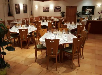 Restaurant innen (© Zum Alten Kelterhaus)