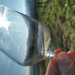 weinprobe-im-winter-sonnenschein