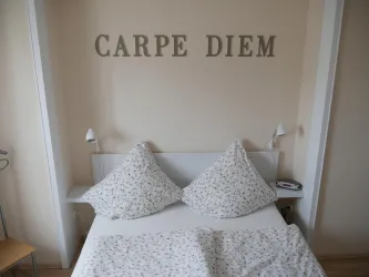 Schlafzimmer Bild 1 (© Haus Vinea)