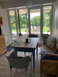 Blick aus der Küche in den Garten