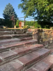 weitläufiger Garten
