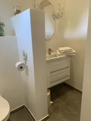 Bad mit WC und Dusche