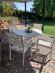 Überdachte Terrasse vor der Ferienwohnung