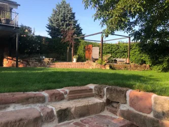weitläufiger Garten