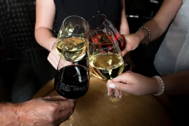 Weine zum Anstoßen (© Weingut Edel-Brauch)