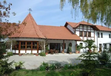 Außenansicht Weingut Schlipp-Rohrbach (© Weingut Schlipp-Rohrbach)