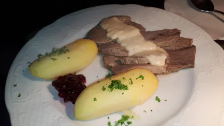 Rindfleisch mit Meerrettich (© Becker's Woistub)