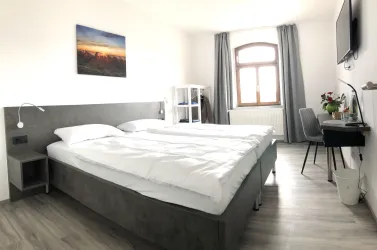 Schlafzimmer (© Vinotel Weinstrasse)