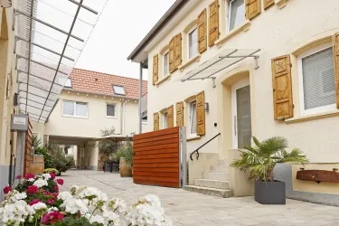 Hotel Hofansicht (© Vinotel Weinstrasse)