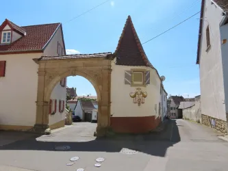 Pfaffenhoftor Herxheim/Bg. (© Urlaubsregion Freinsheim - E. Metzger)
