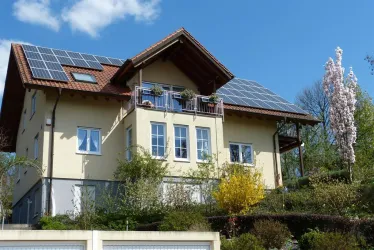 Westansicht mit Ferienwohnung (unten)