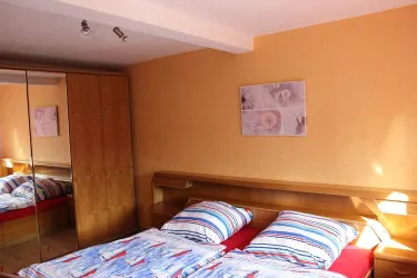 Schlafzimmer 1, Bild 2 (© Volker Christmann)
