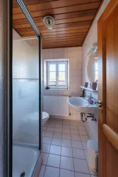 Badezimmer mit Dusche