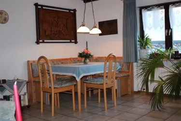 Wohnzimmer mit Essecke