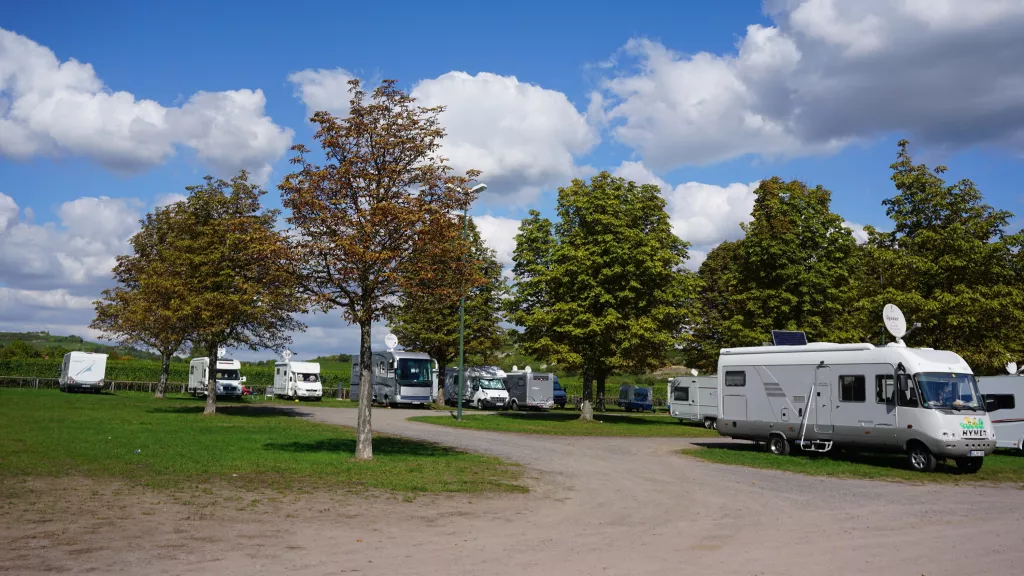 Wohnmobile auf dem Stellplatz "In der Silz" in Bad Dürkheim