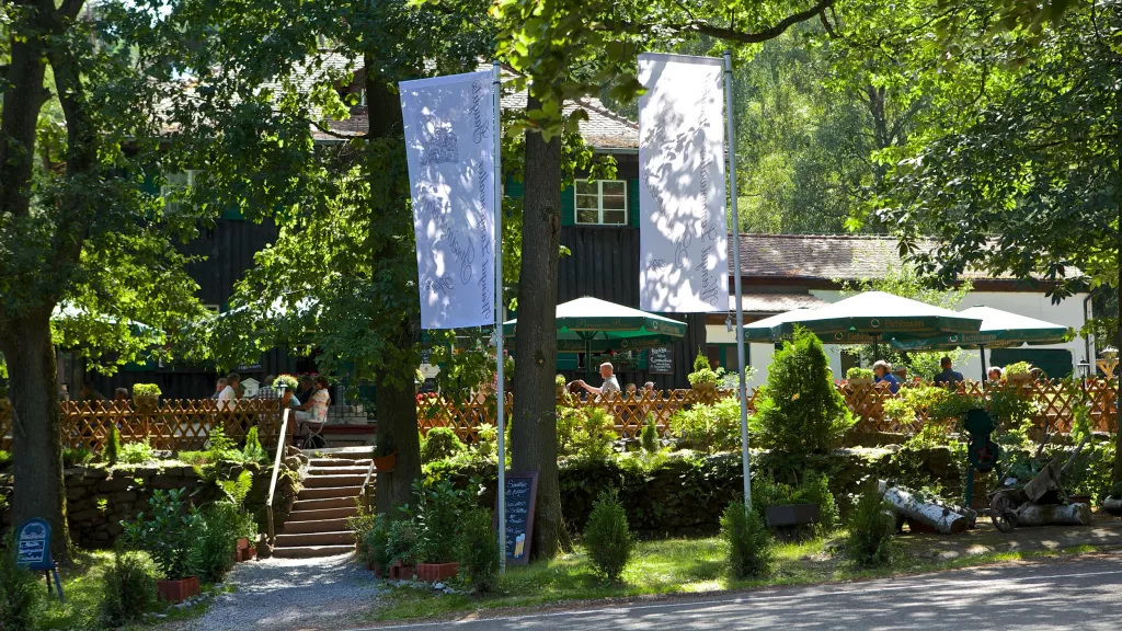 Blick auf das Forsthaus Lindemannsruhe